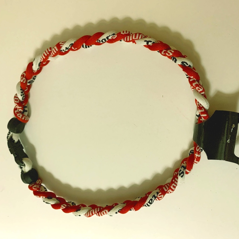 🎈NWOT Athletic Sport Necklace Red